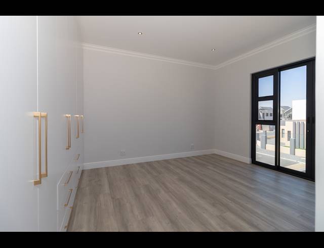 4 BEDROOM HOUSE FOR SALE IN SANDOWN